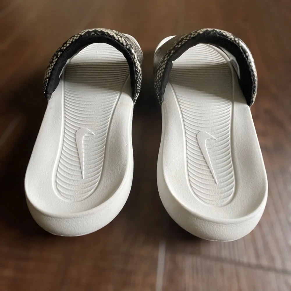 NIKE Animal Print Slides • Size 9 • Women - Picture 3 of 10